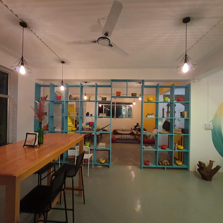 Hotel Barefoot Bir Coliving Coworking Cafe Exterior foto